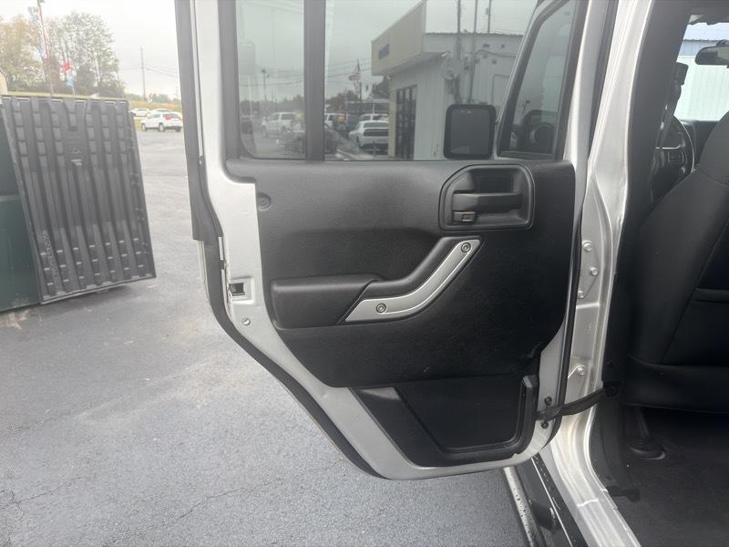 Jeep Wrangler Unlimited Sahara 4WD 2012