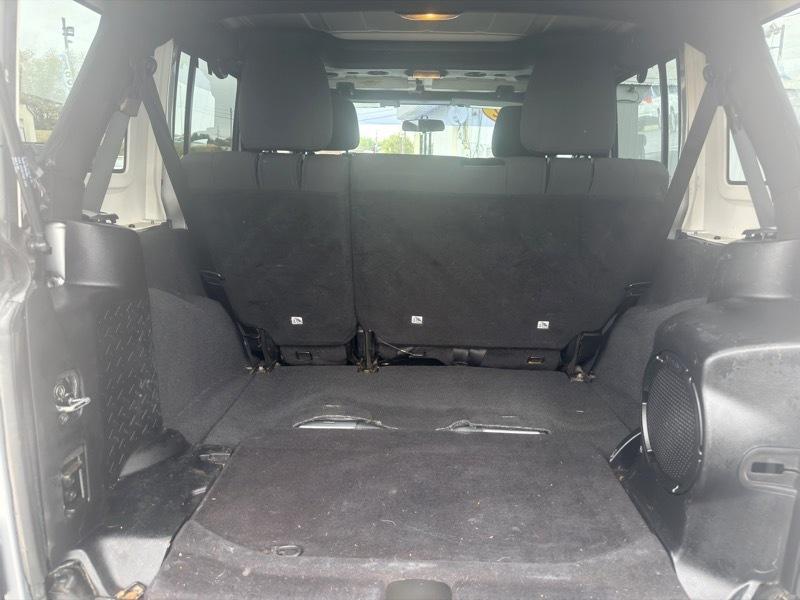 Jeep Wrangler Unlimited Sahara 4WD 2012