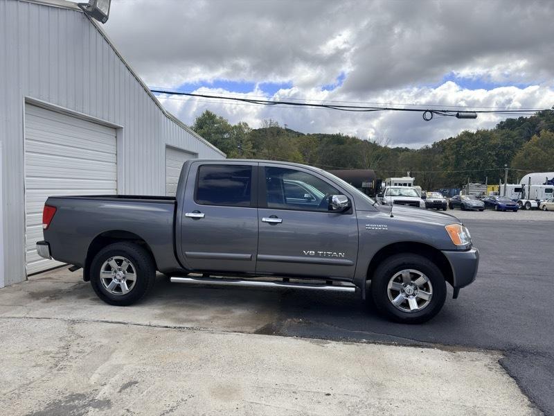 Nissan Titan S Crew Cab 4WD 2013