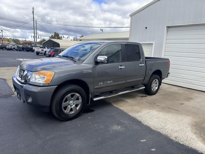 Nissan Titan S Crew Cab 4WD 2013
