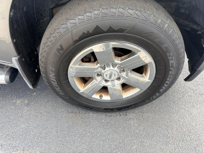 Nissan Titan S Crew Cab 4WD 2013
