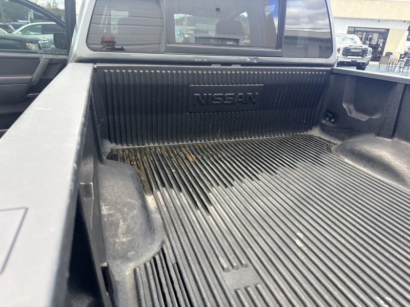 Nissan Titan S Crew Cab 4WD 2013