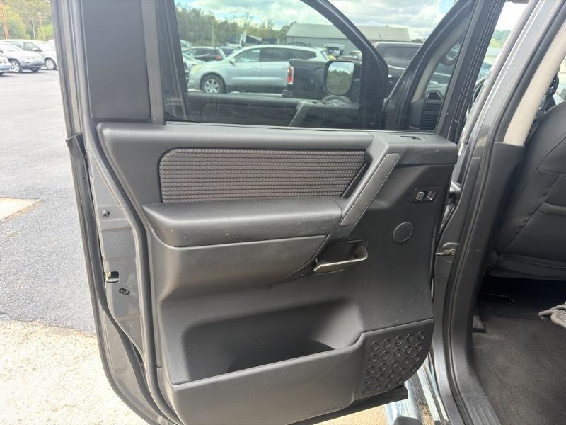 Nissan Titan S Crew Cab 4WD 2013
