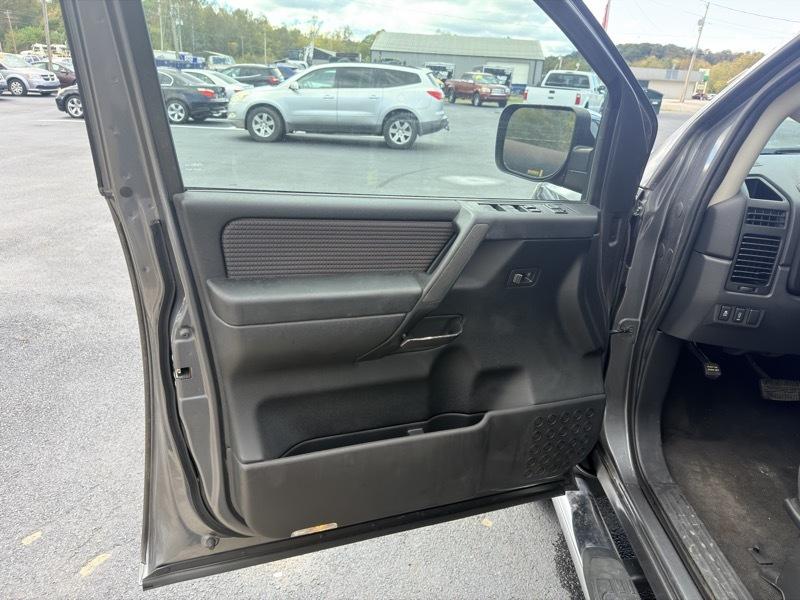 Nissan Titan S Crew Cab 4WD 2013