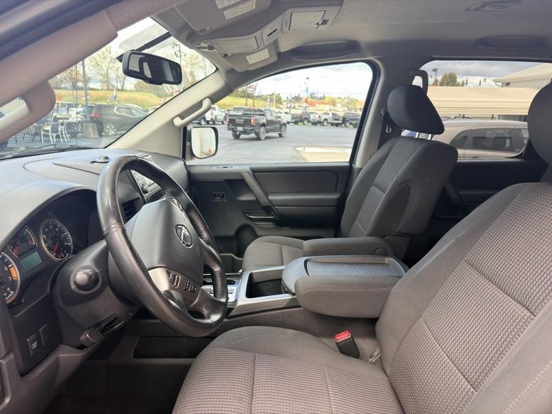 Nissan Titan S Crew Cab 4WD 2013