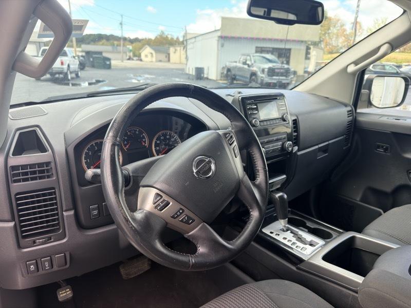 Nissan Titan S Crew Cab 4WD 2013