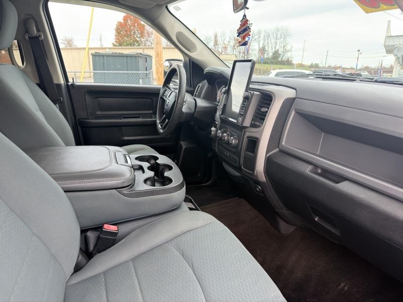 RAM 1500 Tradesman Crew Cab SWB 4WD 2017