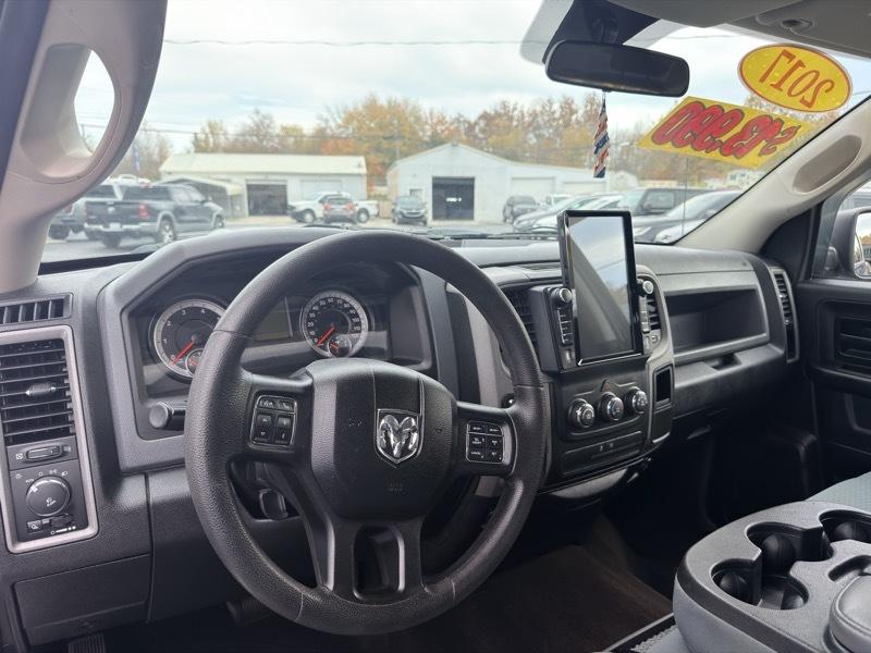 RAM 1500 Tradesman Crew Cab SWB 4WD 2017