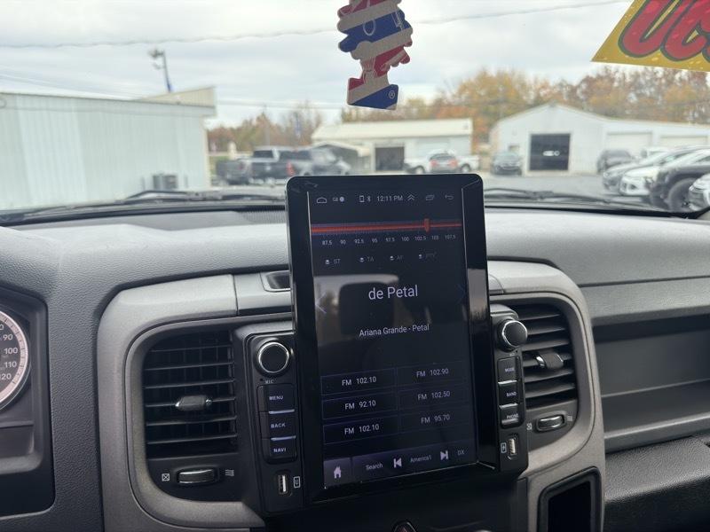 RAM 1500 Tradesman Crew Cab SWB 4WD 2017