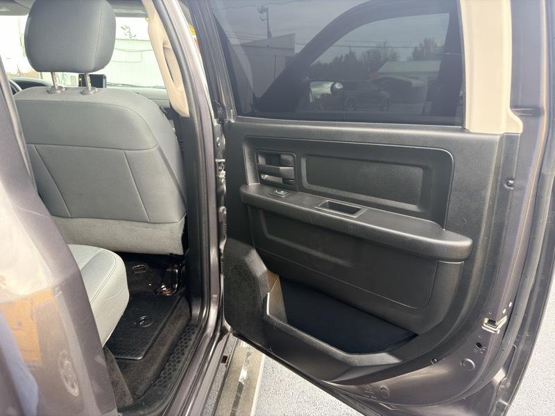 RAM 1500 Tradesman Crew Cab SWB 4WD 2017