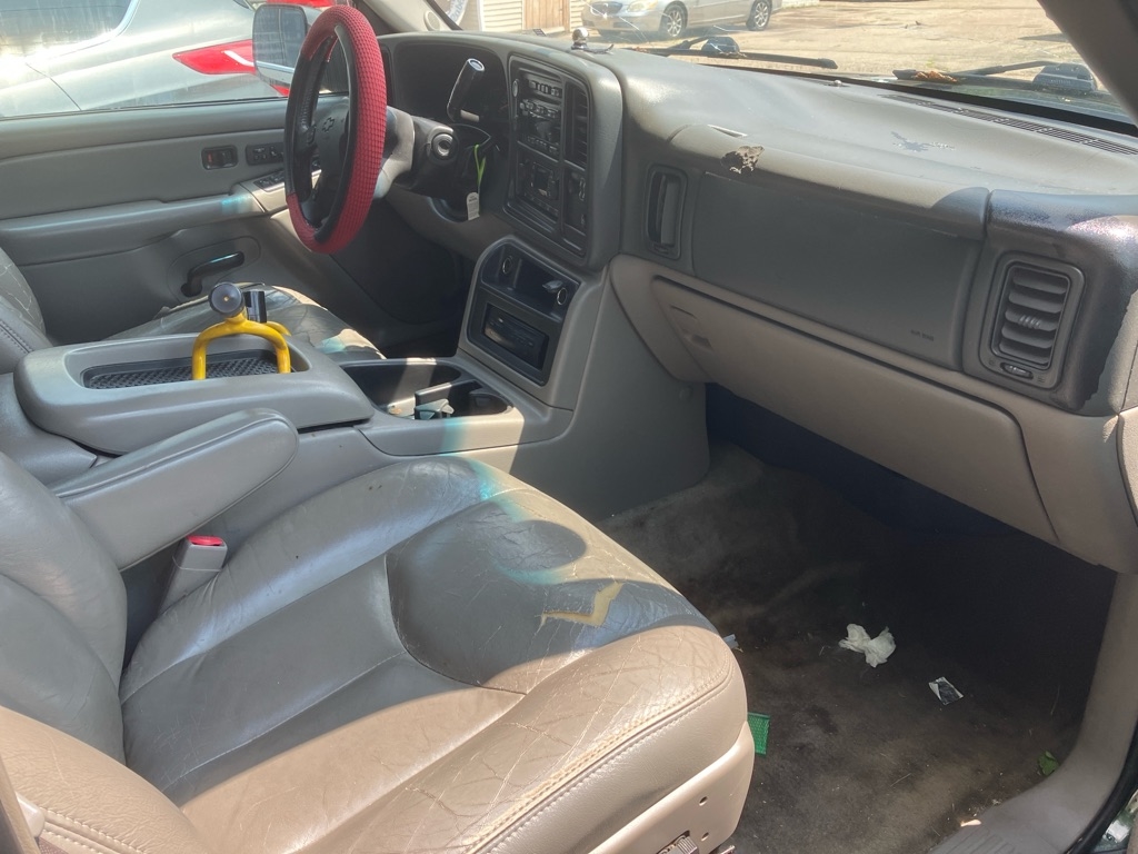 Chevrolet Suburban 2500 2WD 2004