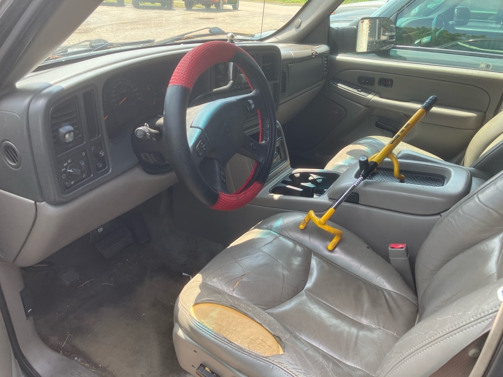 Chevrolet Suburban 2500 2WD 2004