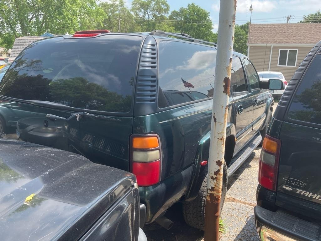 Chevrolet Suburban 2500 2WD 2004