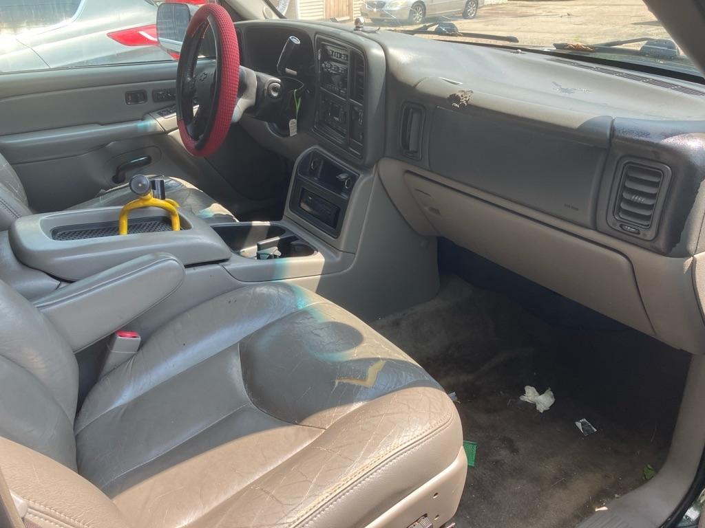 Chevrolet Suburban 2500 2WD 2004