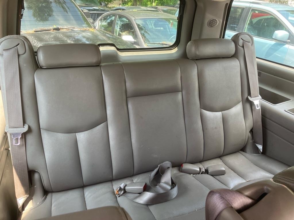 Chevrolet Suburban 2500 2WD 2004