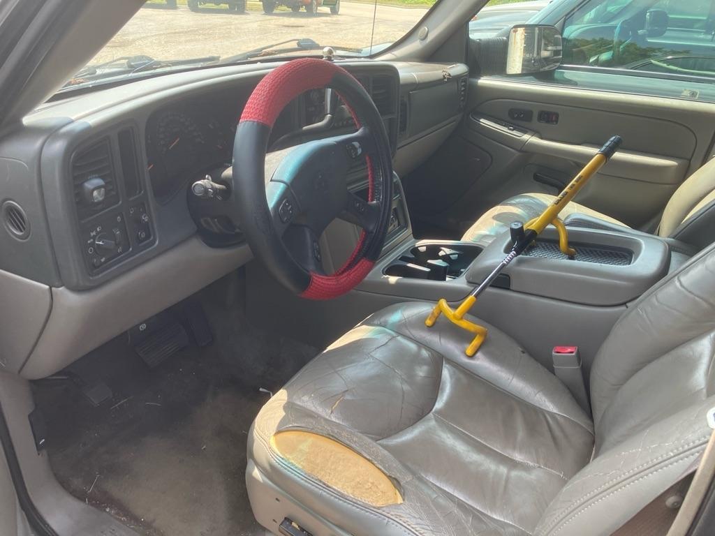 Chevrolet Suburban 2500 2WD 2004