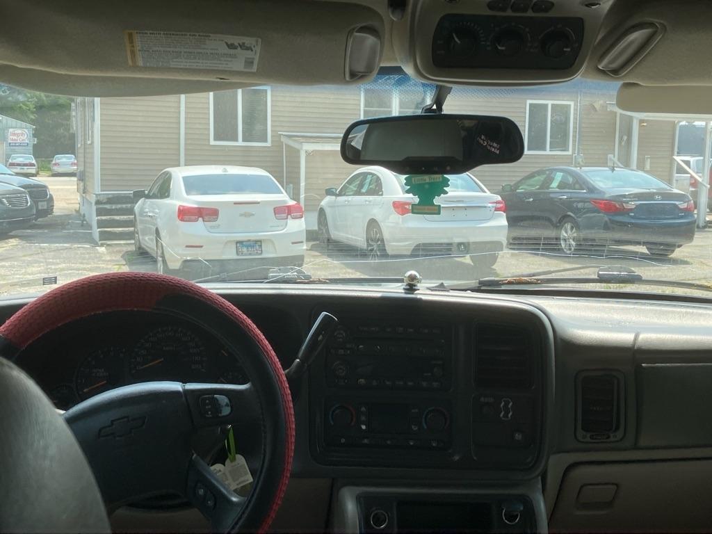 Chevrolet Suburban 2500 2WD 2004