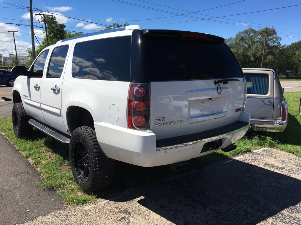 GMC Yukon Denali XL AWD 2008