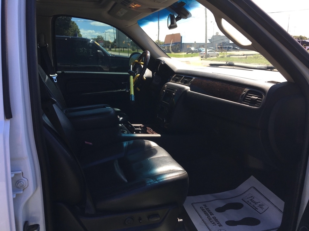 GMC Yukon Denali XL AWD 2008