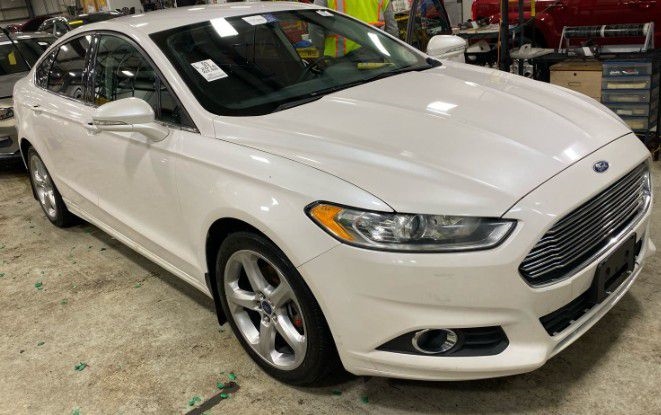Ford Fusion SE 2016