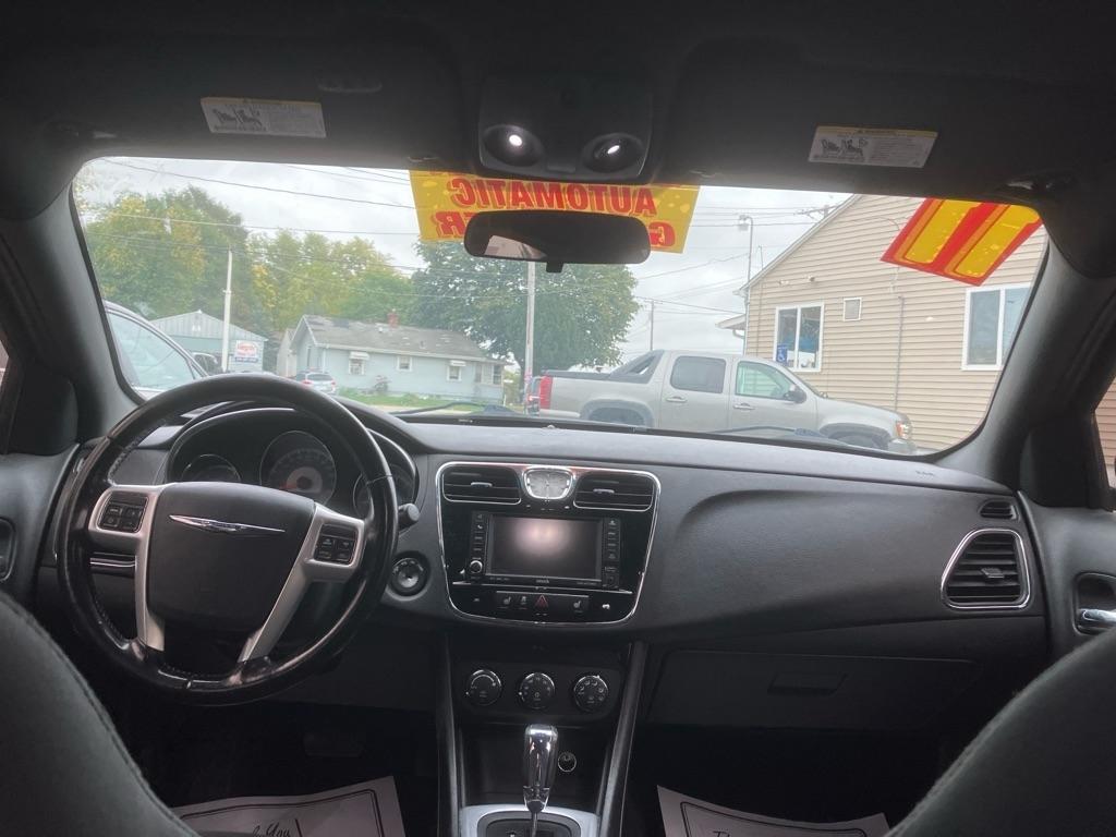 Chrysler 200 Touring 2011