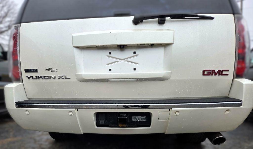 GMC Yukon Denali XL 4WD 2012