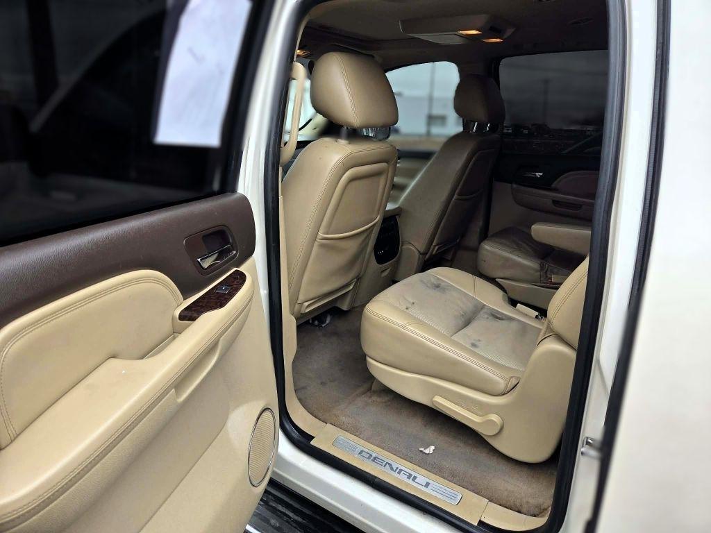 GMC Yukon Denali XL 4WD 2012