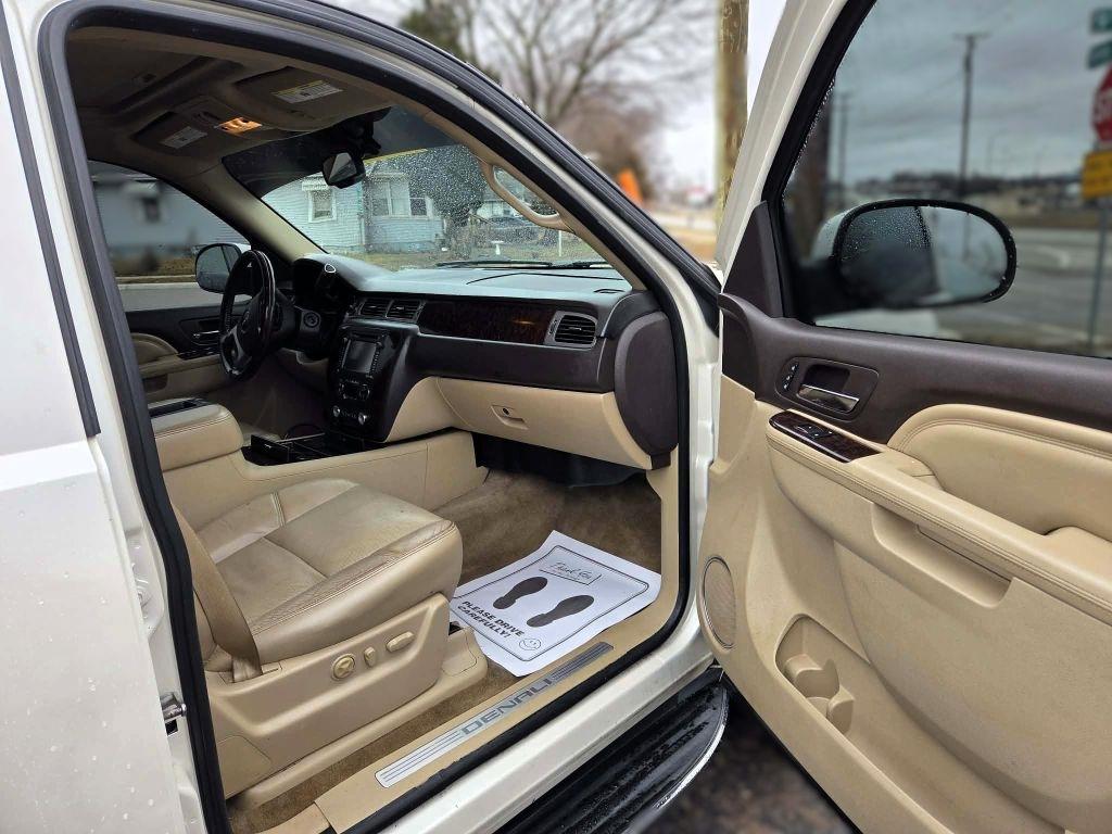 GMC Yukon Denali XL 4WD 2012