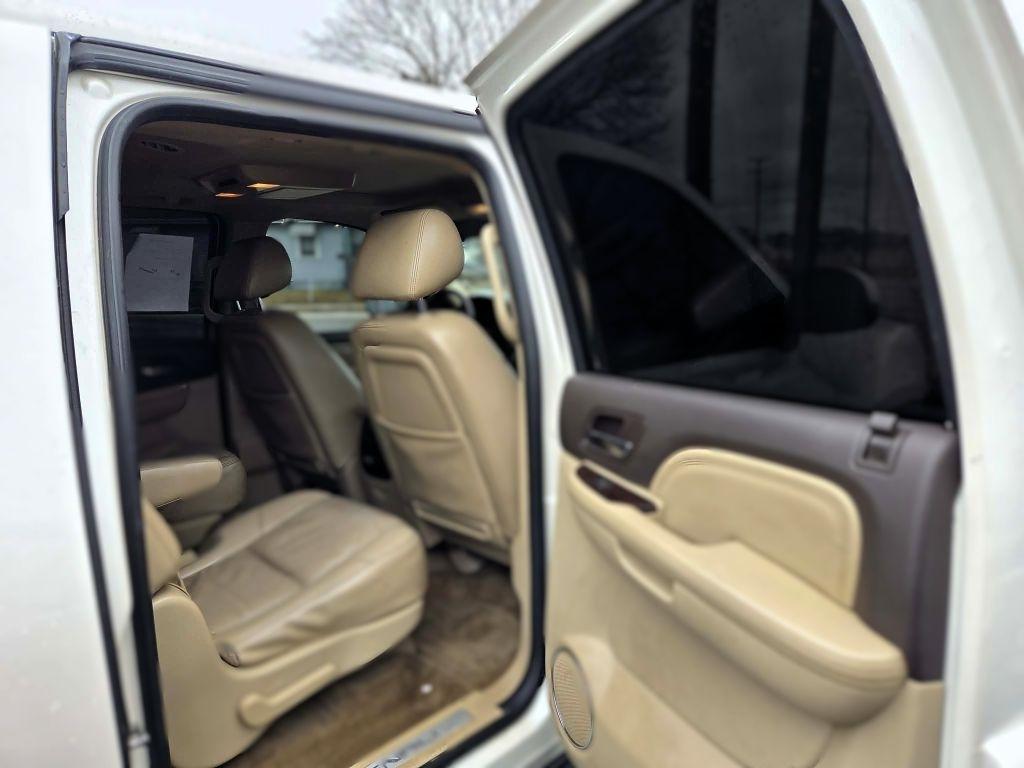 GMC Yukon Denali XL 4WD 2012