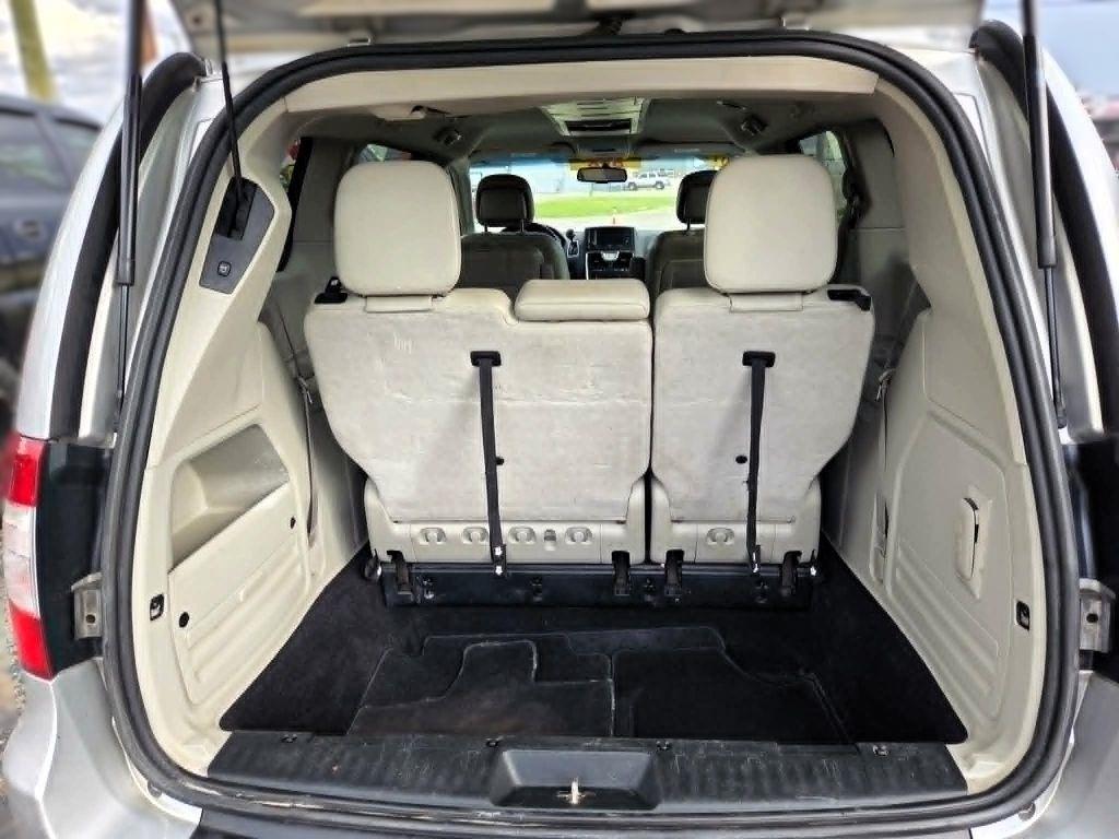 Chrysler Town & Country Touring 2012