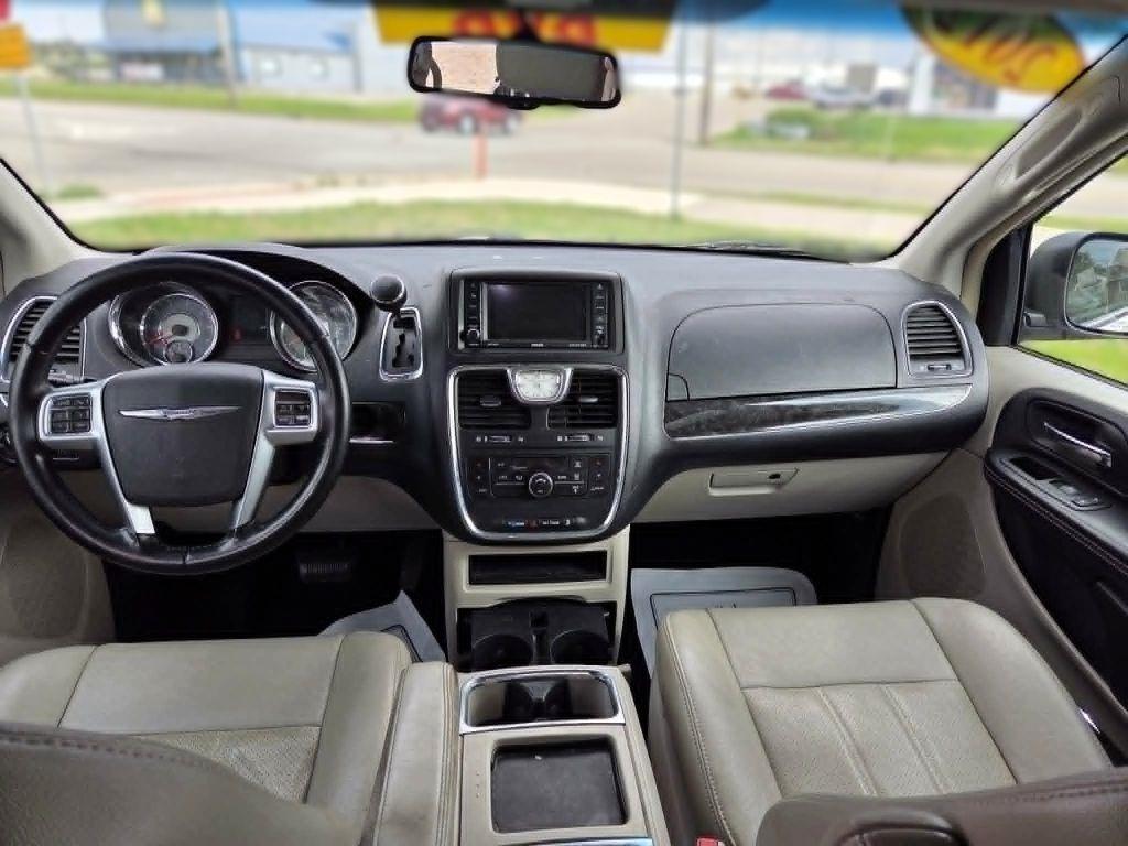 Chrysler Town & Country Touring 2012