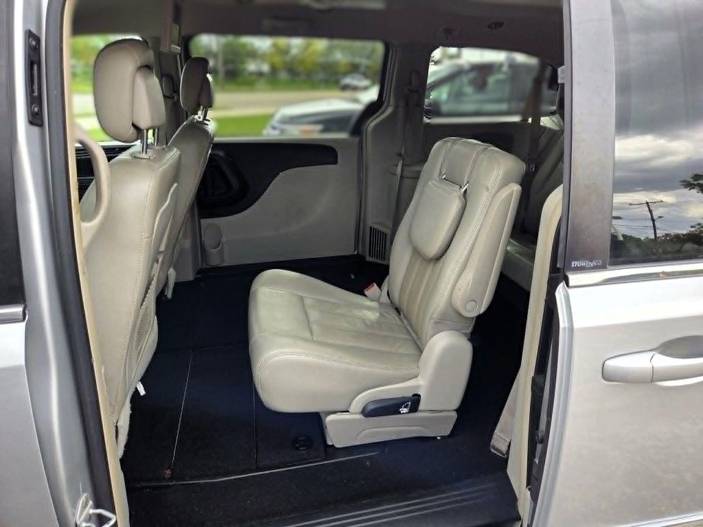 Chrysler Town & Country Touring 2012