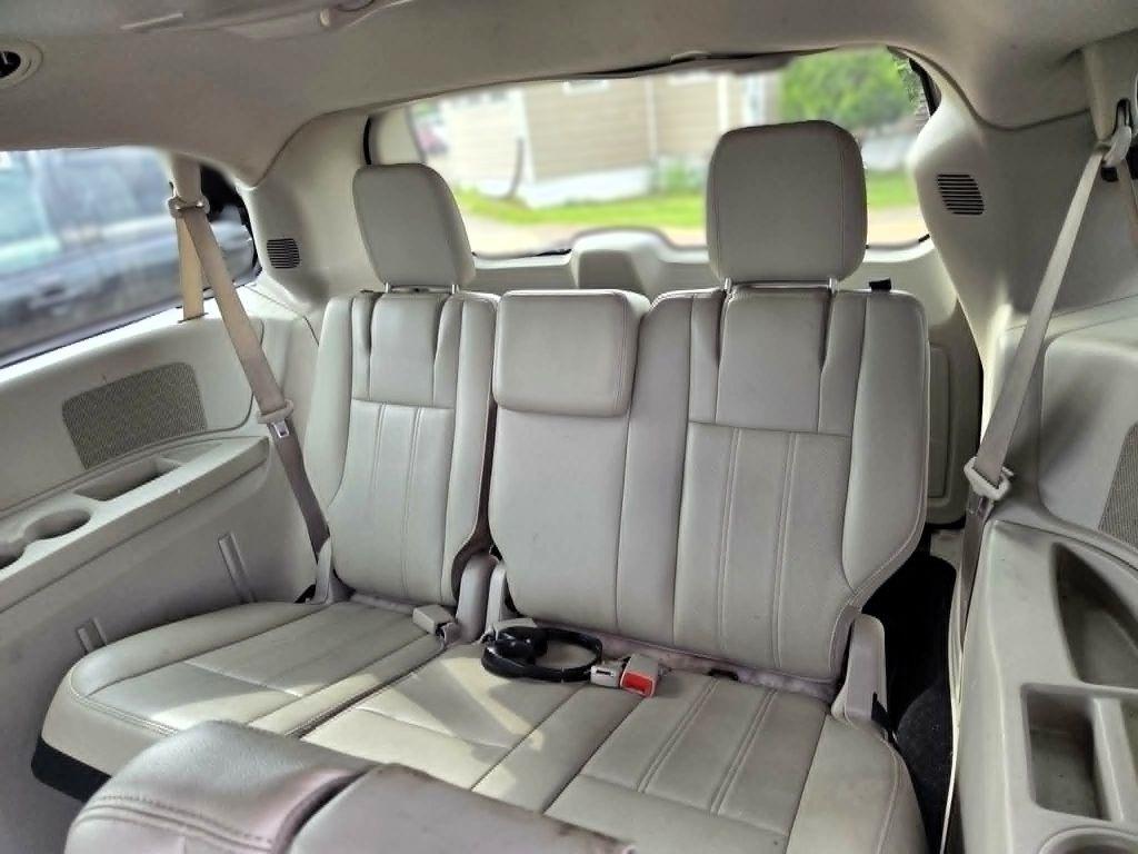 Chrysler Town & Country Touring 2012