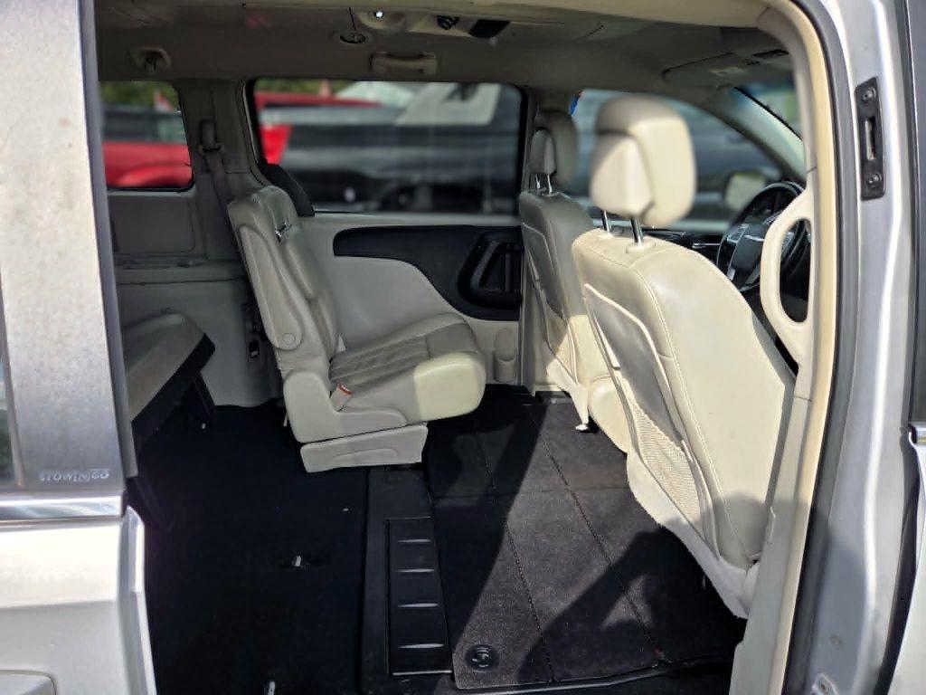 Chrysler Town & Country Touring 2012