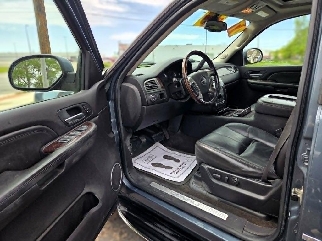 GMC Yukon Denali AWD 2007