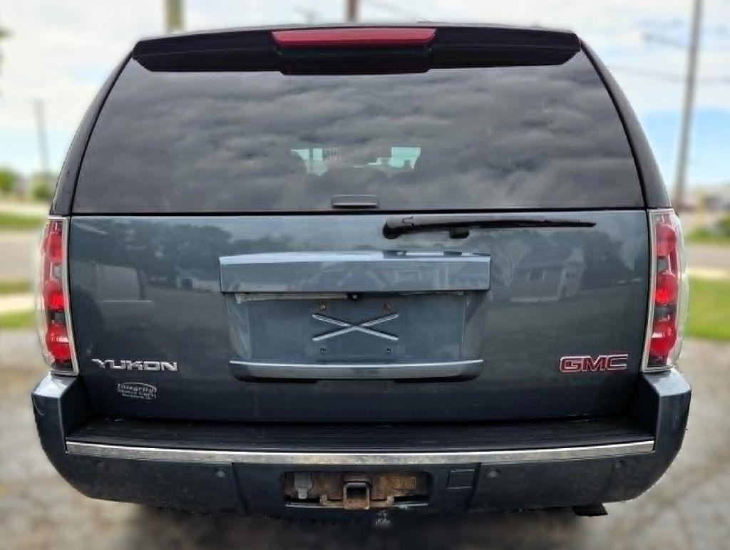 GMC Yukon Denali AWD 2007