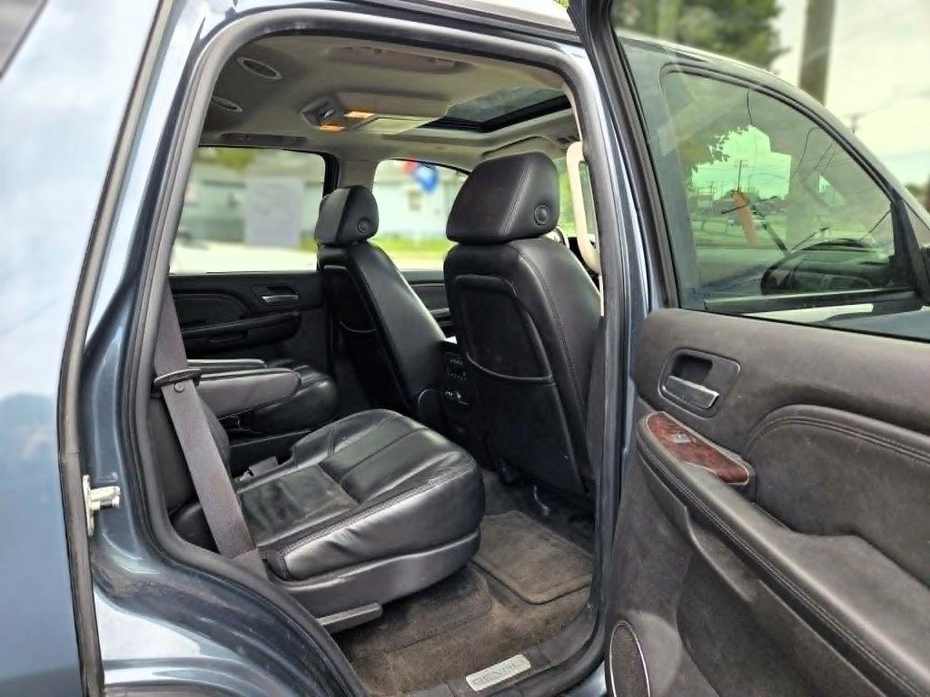 GMC Yukon Denali AWD 2007