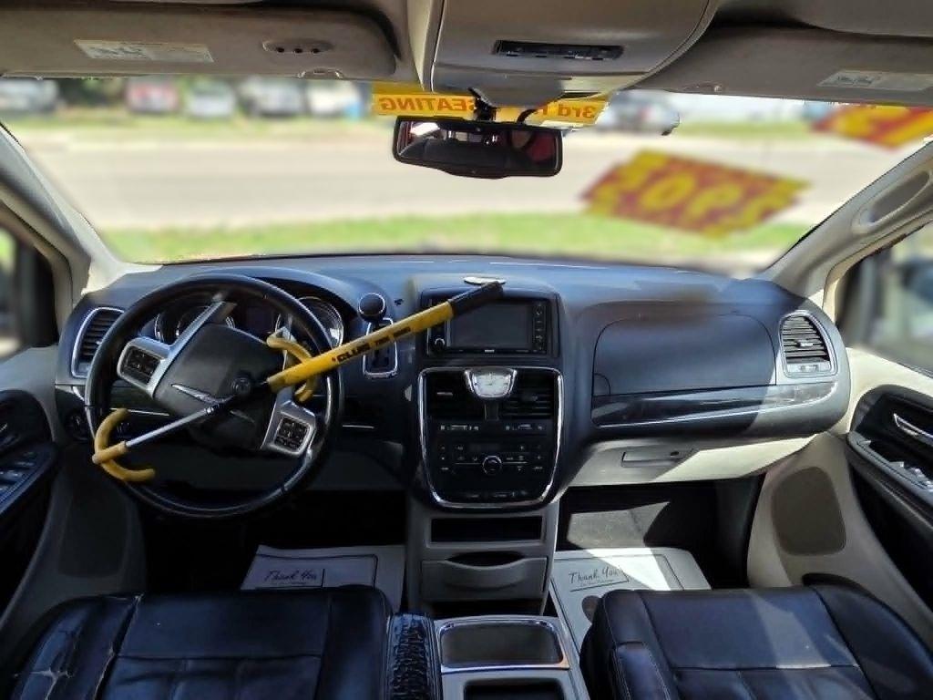 Chrysler Town & Country Touring 2013