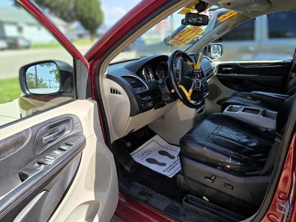 Chrysler Town & Country Touring 2013