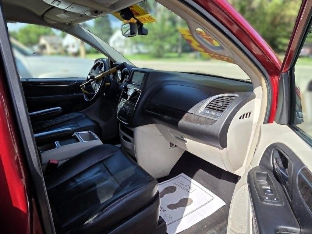 Chrysler Town & Country Touring 2013