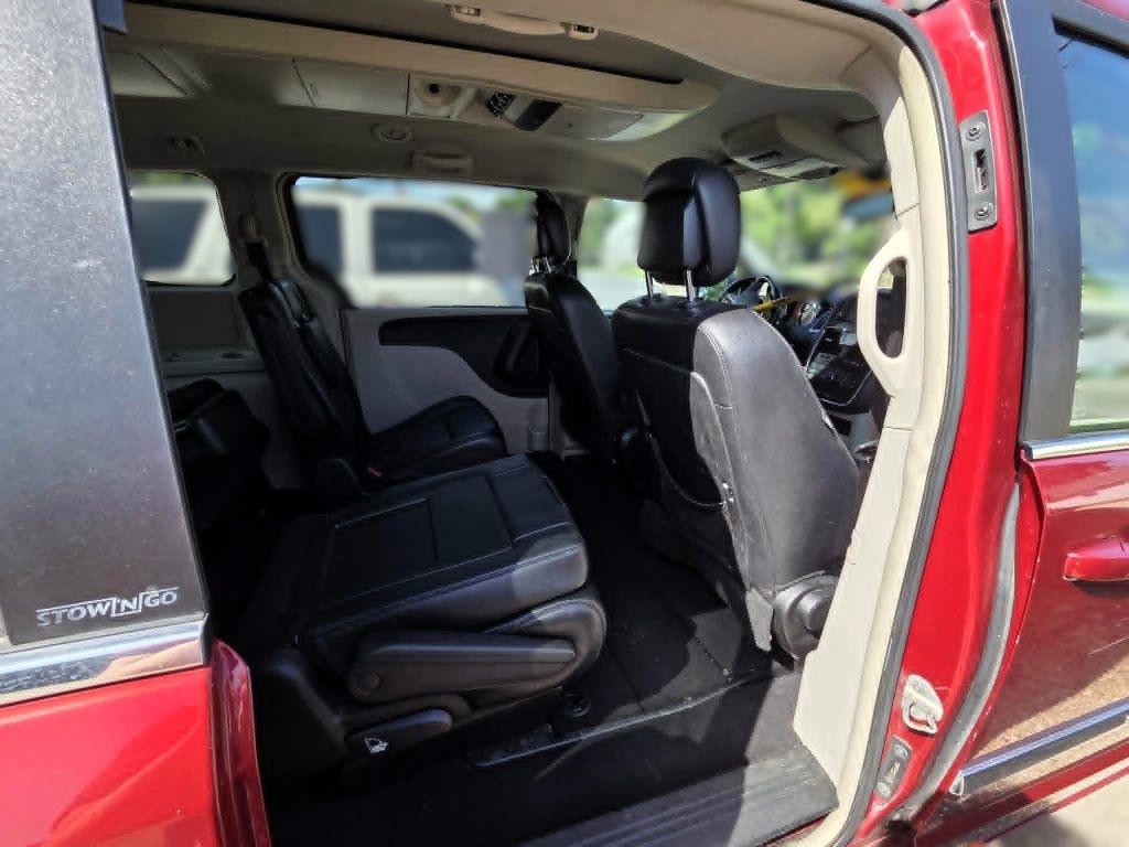 Chrysler Town & Country Touring 2013