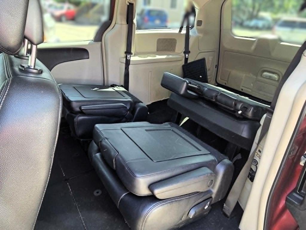 Chrysler Town & Country Touring 2013