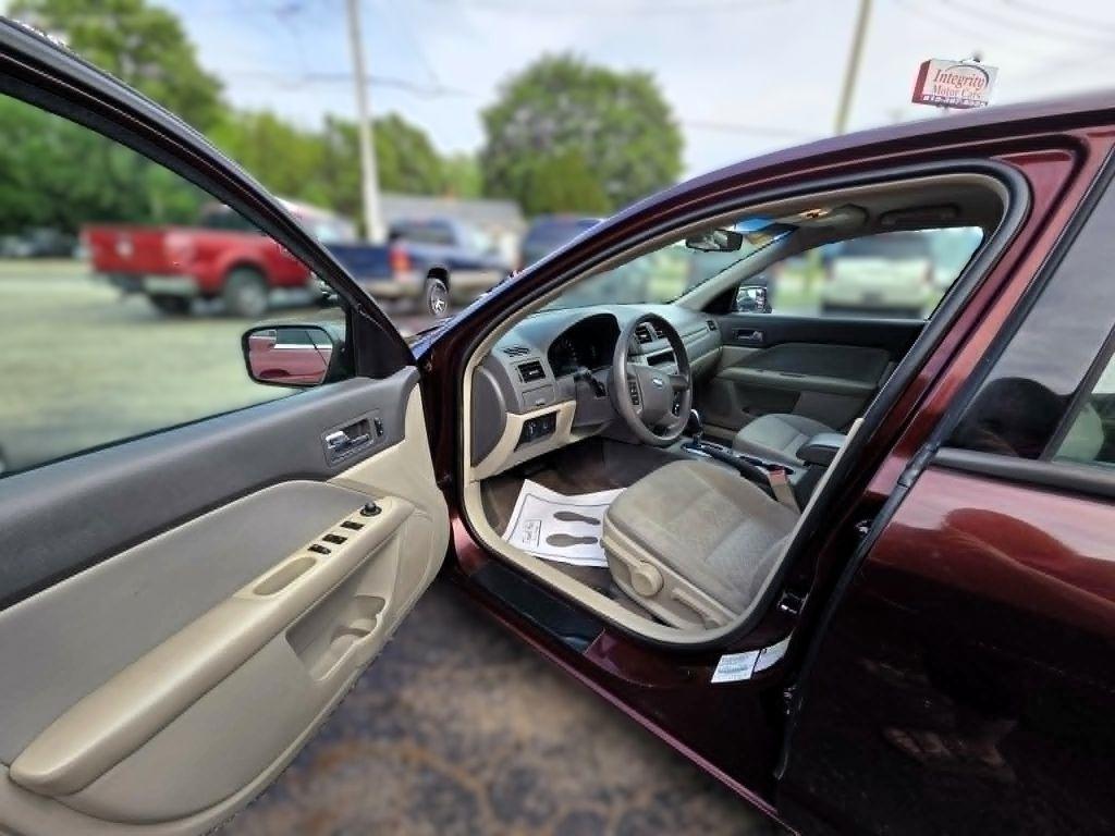 Ford Fusion S 2012