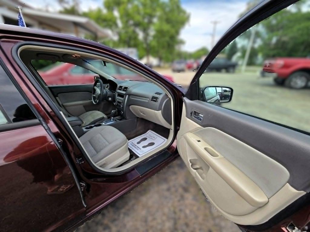 Ford Fusion S 2012