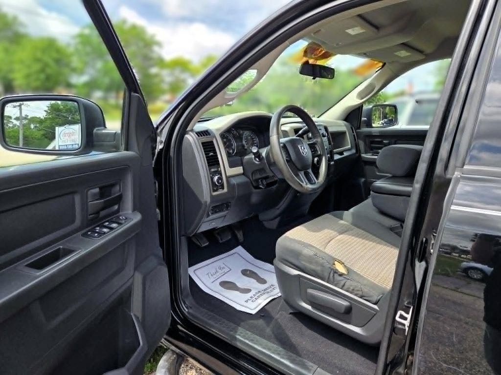 RAM 1500 ST Quad Cab 4WD 2012