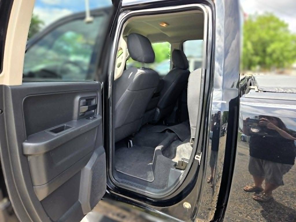 RAM 1500 ST Quad Cab 4WD 2012