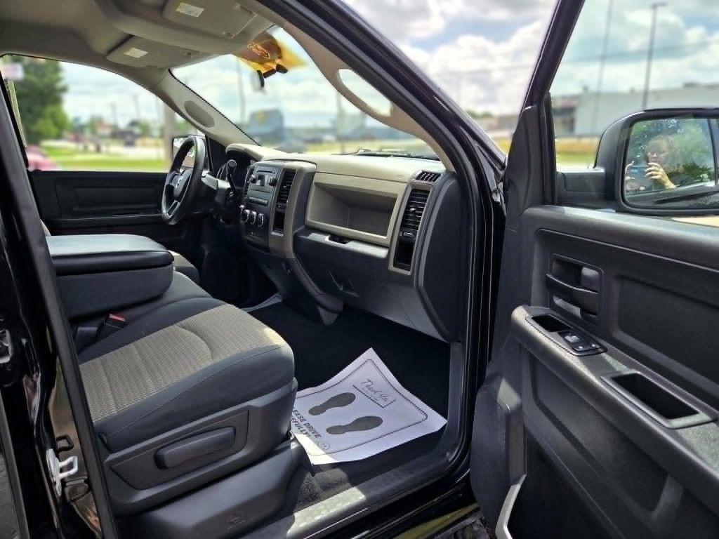 RAM 1500 ST Quad Cab 4WD 2012