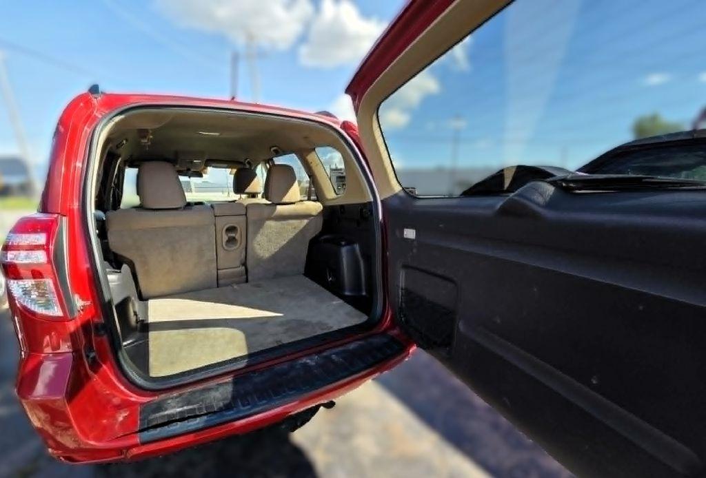 Toyota RAV4 Base I4 2WD 2011