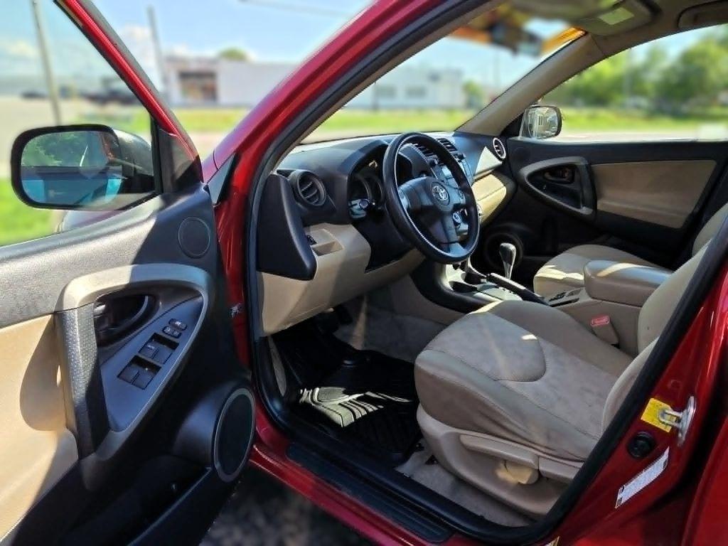 Toyota RAV4 Base I4 2WD 2011