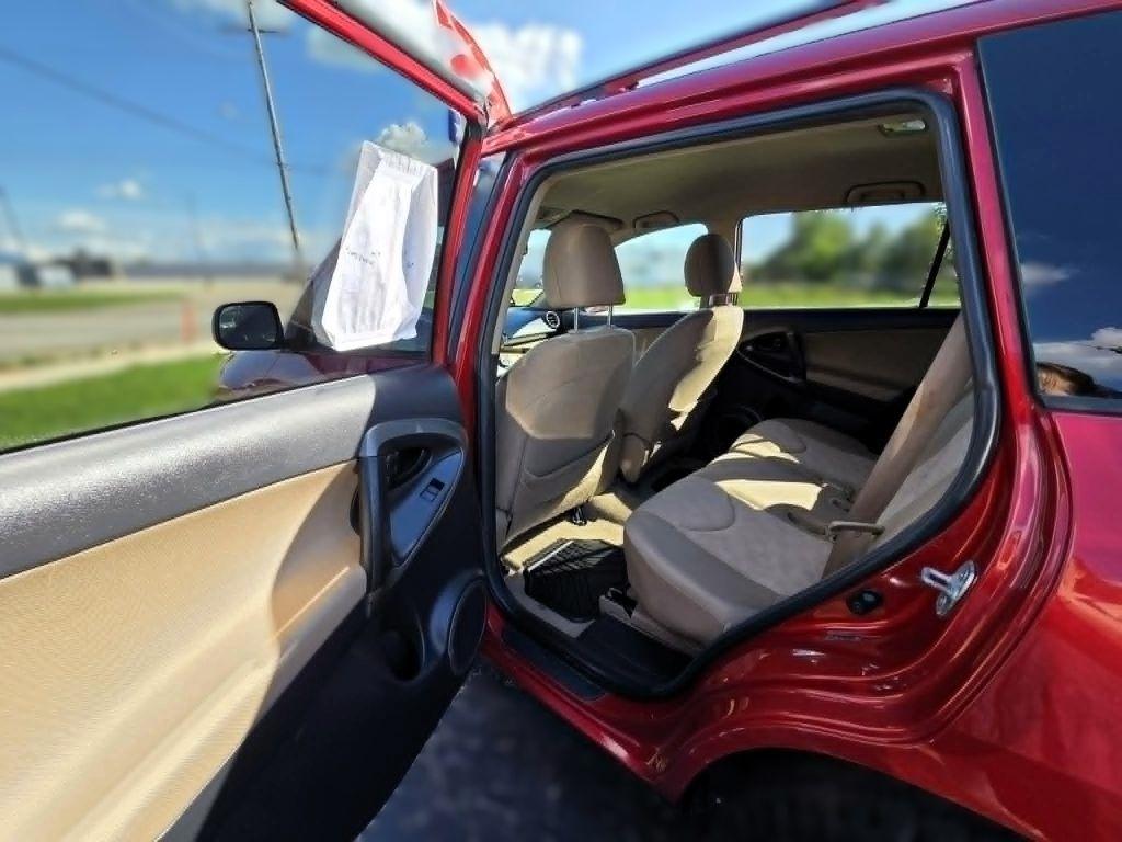 Toyota RAV4 Base I4 2WD 2011